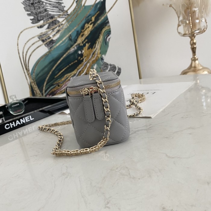 Handbag Chanel 81186 size 10.5-8.5-7 cm