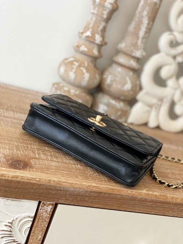 Handbag Chanel 81237 size 19 cm