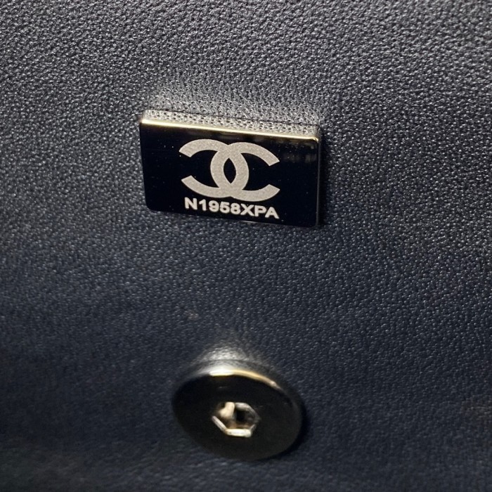 Handbag Chanel size 20 cm