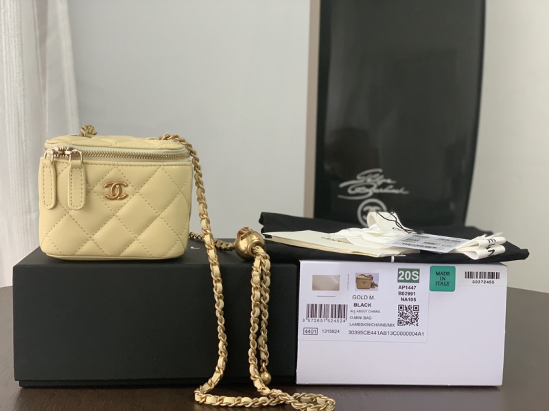 Handbag Chanel size 8.5cmx11cmx7 cm