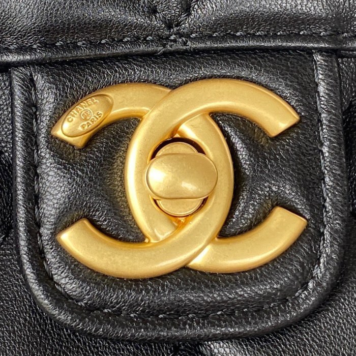 Handbag Chanel AS3648 size 17X14.5X7.5 cm