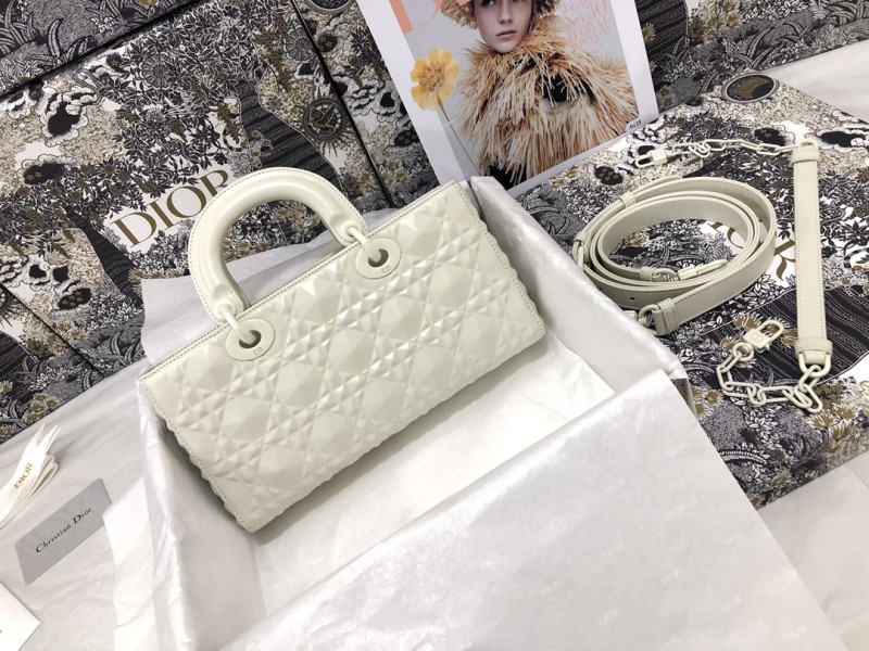 Handbag Dior M0540 size 26 x 13.5 x 5 cm