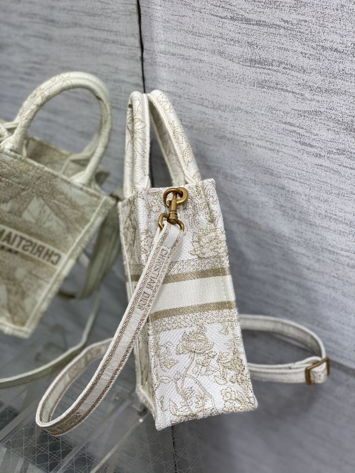 Handbag Dior size 13.5*5*18 cm