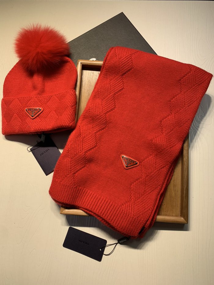 Hat & Scarf Prada 2