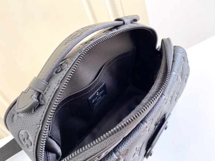 Handbag Louis Vuitton M58489 size 22 x 18 x 8 cm