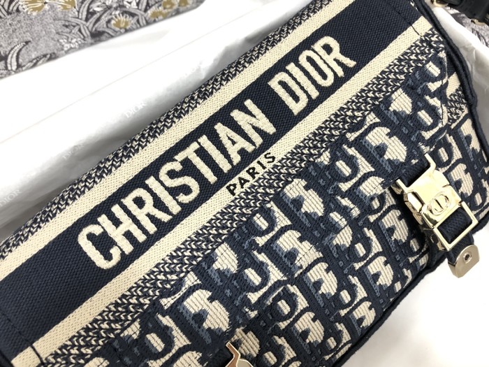 Handbag Dior M1241 size 23 x 15 x 8 cm