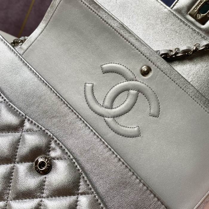 Handbag Chanel 112 size 25 cm