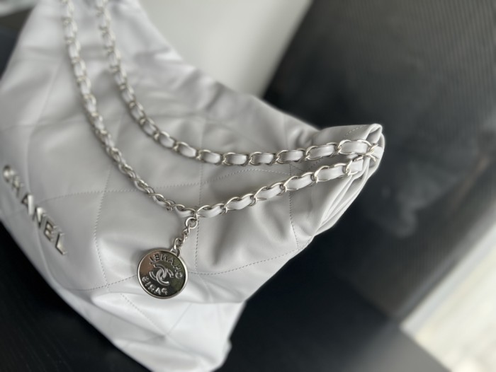 Handbag Chanel size 39cmx42cmx8 cm