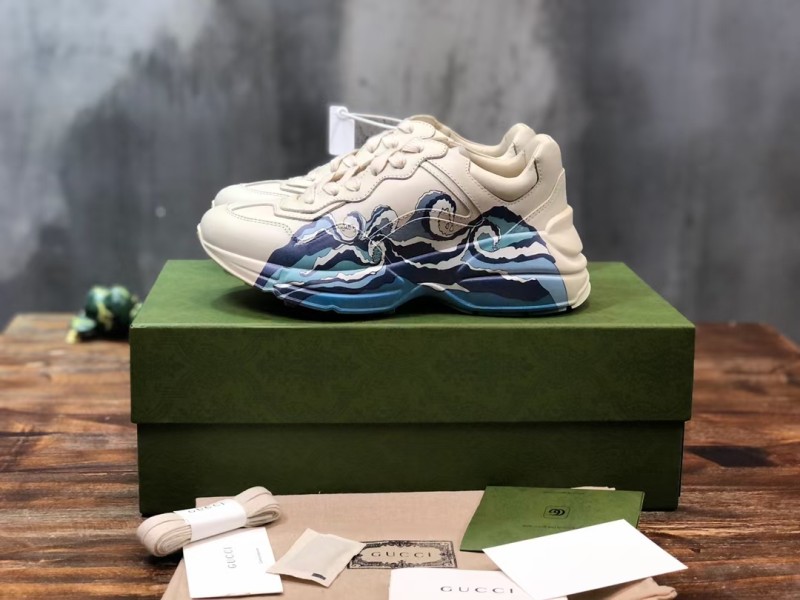 Gucci Rhyton sneaker 32