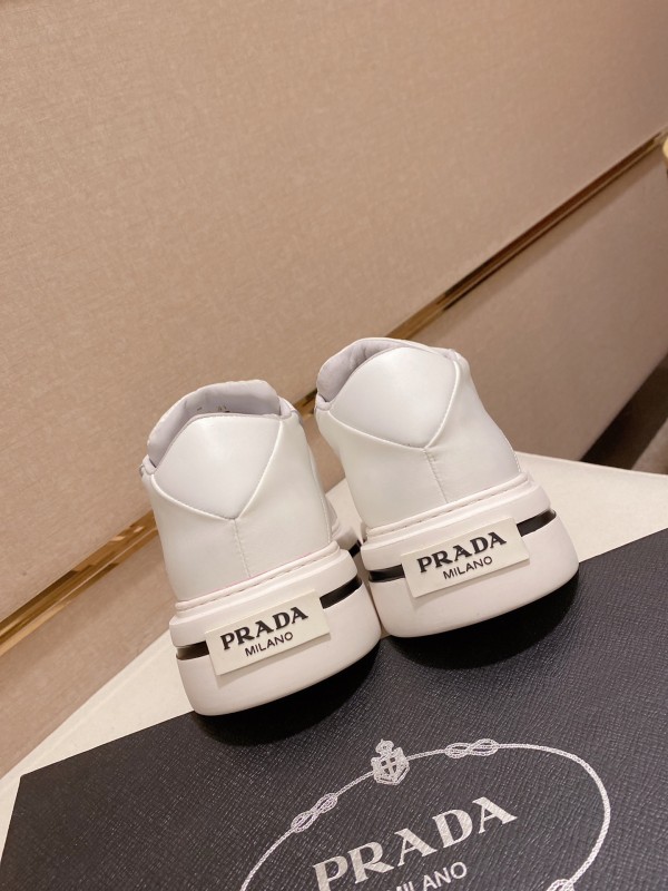 Prada Low Top sneaker 11