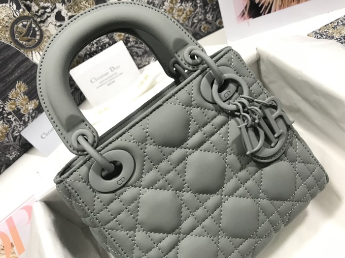 Handbag Dior M0505 size 17 x 15 x 7 cm