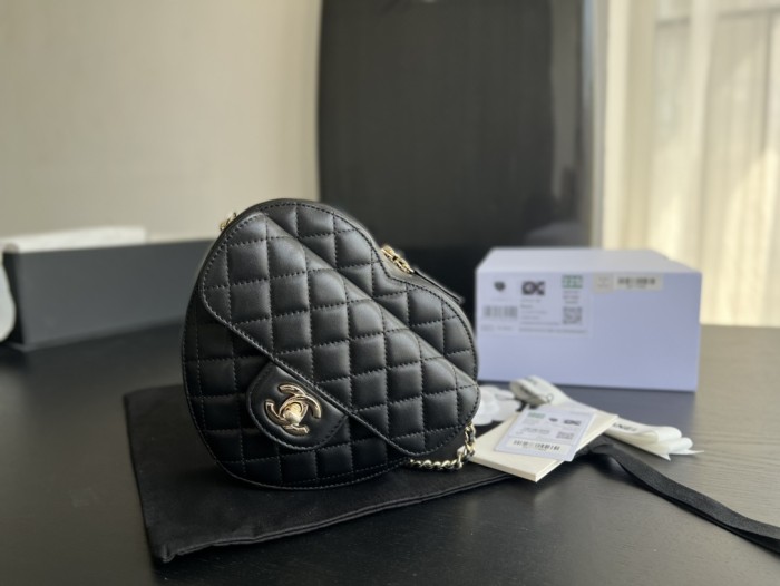 Handbag Chanel size 18cmx17cmx5 cm