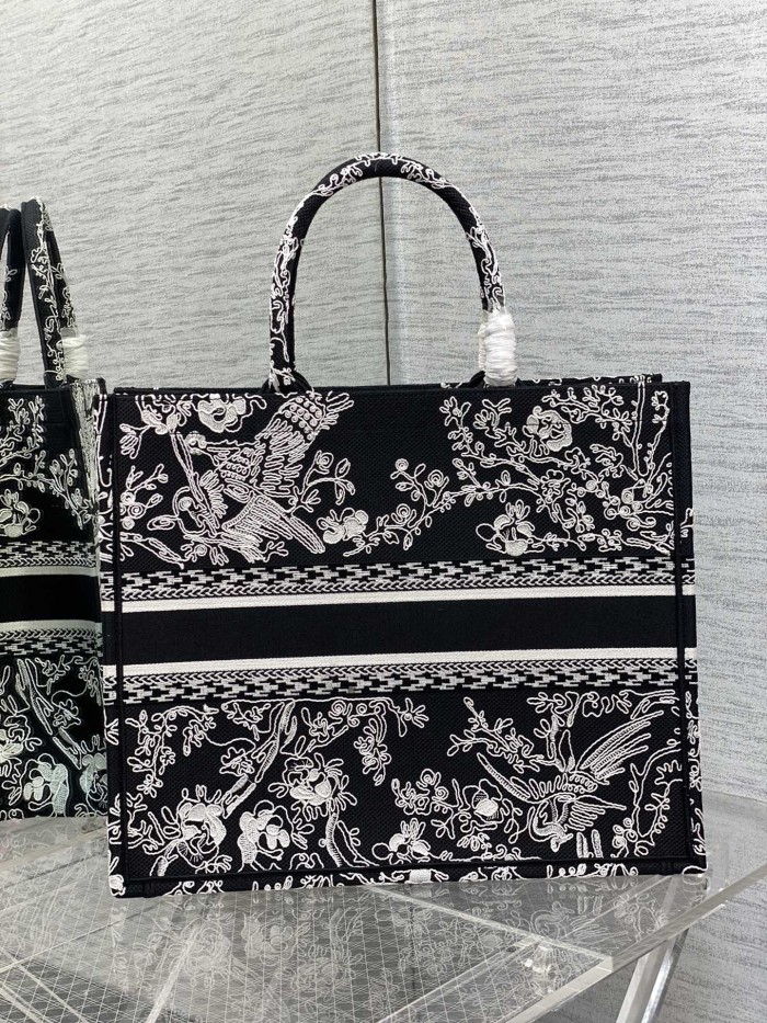 Handbag Dior size 42*18*35 cm