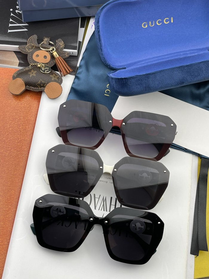 Sunglasses Gucci G7177