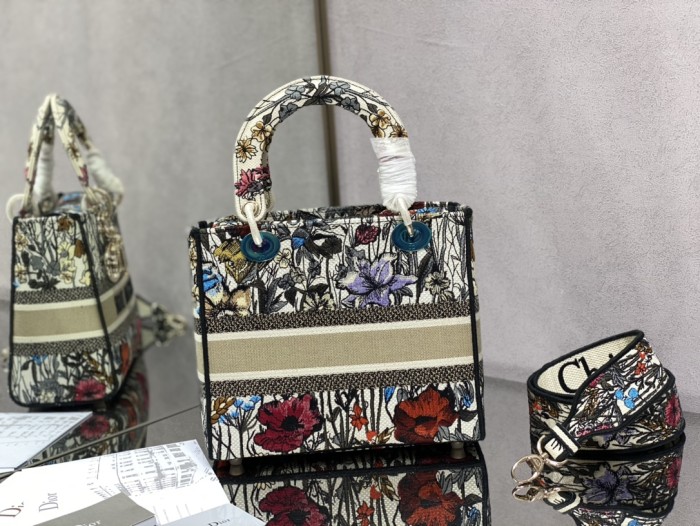 Handbag Dior size 24 cm