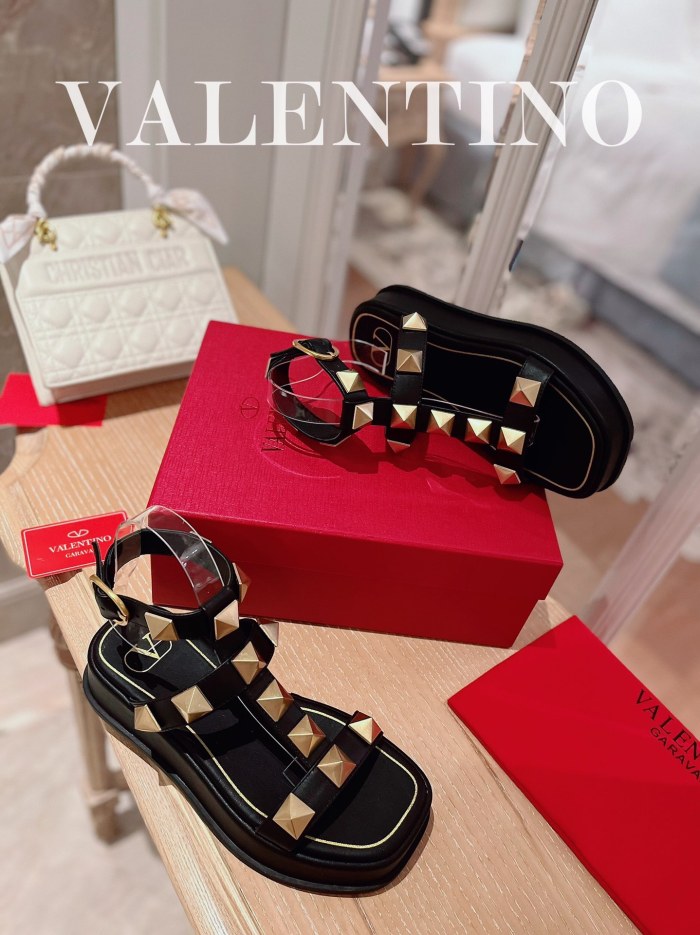 VALENTINO GARAVANI Roman Stud WOMEN 1