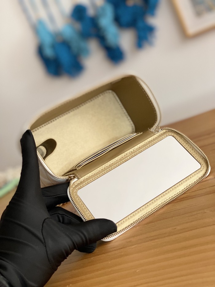 Handbag Chanel 81242 size 17 cm