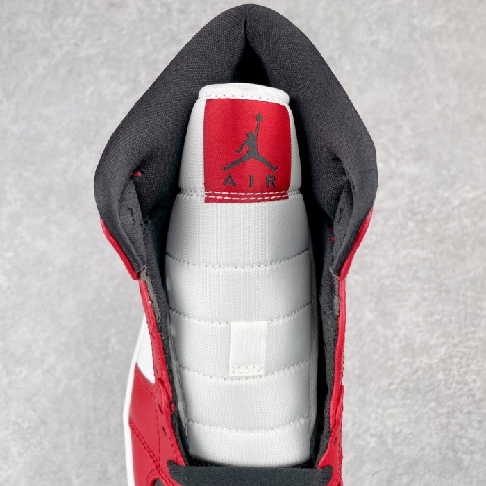 Jordan 1 Mid Chicago Toe