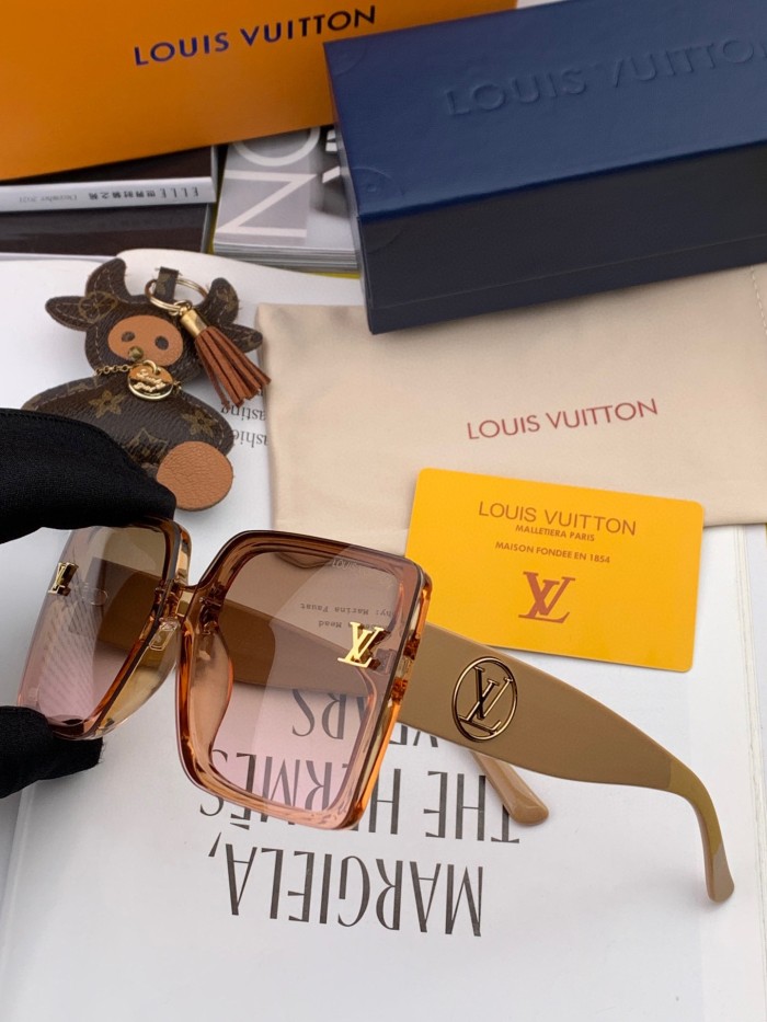 Sunglasses Louis Vuitton L8270