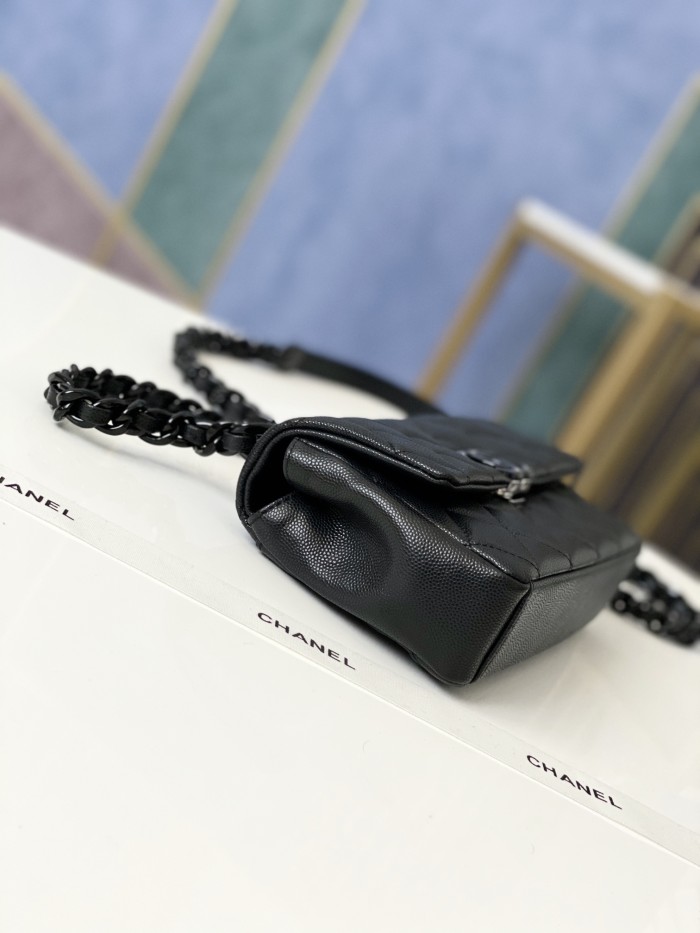 Handbag Chanel 2302 size 20x12.5x6 cm