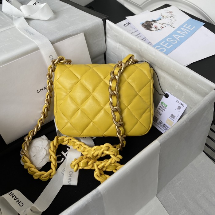 Handbag Chanel AS3205 size 13-18-6 cm