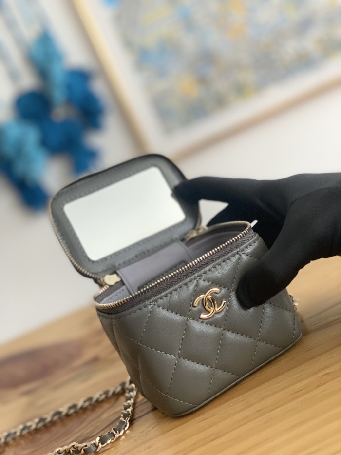 Handbag Chanel 81189 size 10 7 9 cm