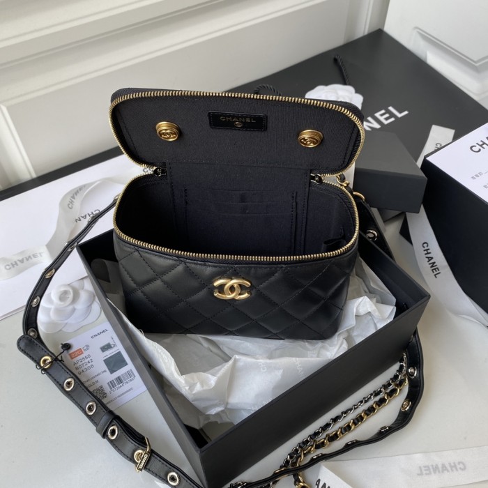 Handbag Chanel AP2550 size 9.5x17x8 cm
