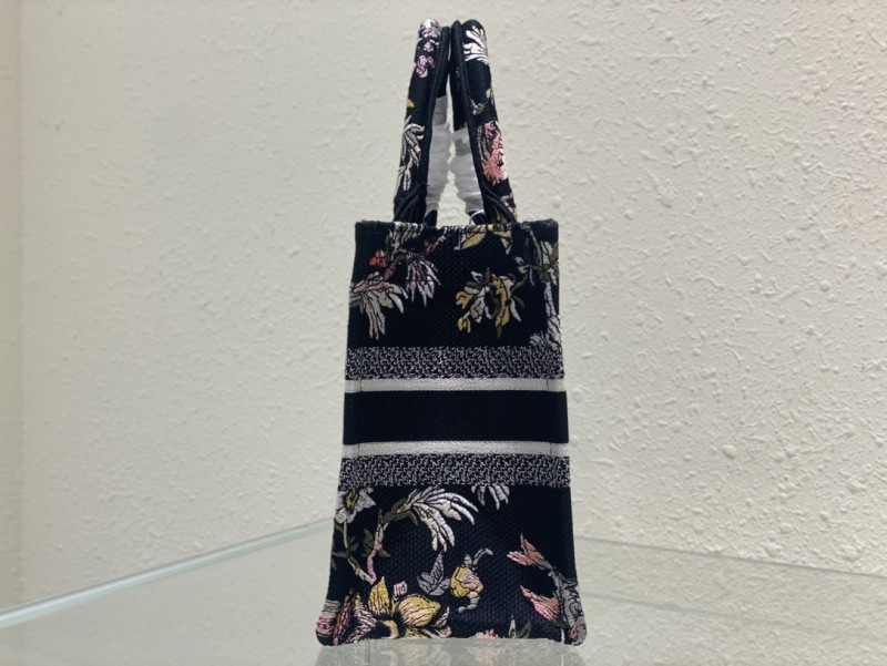 Handbag Dior size 26.5 x 21 x 14 cm