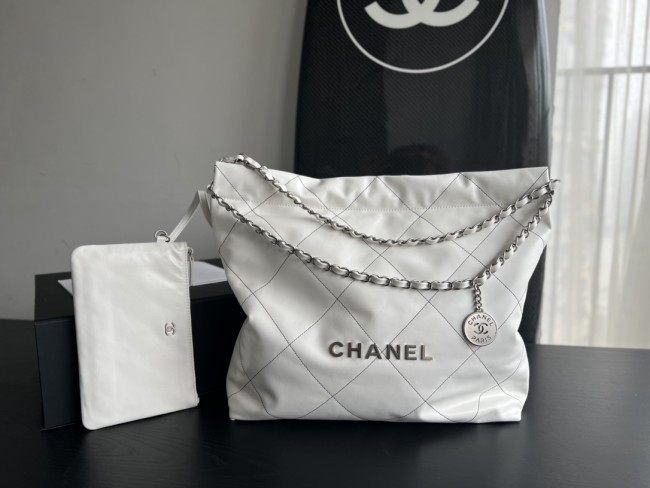 Handbag Chanel size 39cmx42cmx8 cm