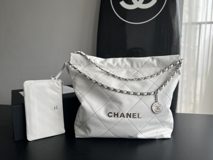 Handbag Chanel size 39cmx42cmx8 cm