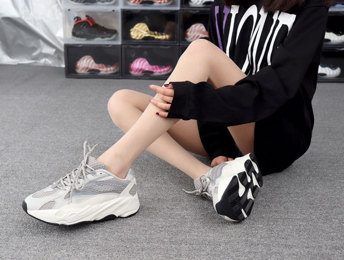 adidas Yeezy Boost 700 V2 Static (2018/2022)