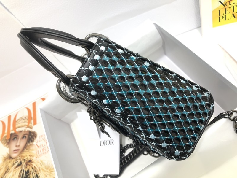 Handbag Dior M0505 size 17 x 15 x 7 cm