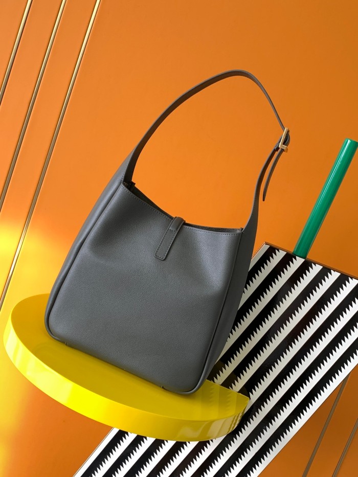 Handbags SAINT LAURENT 713938 size 22x22x10 cm