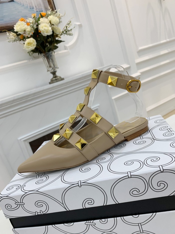 VALENTINO GARAVANI Roman Stud WOMEN 33