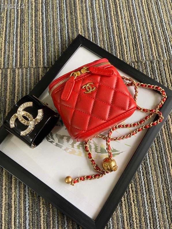 Handbag Chanel P1447 size 8.5x11x7 cm