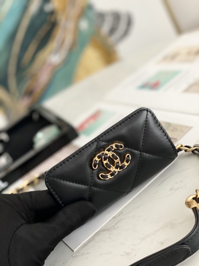 Handbag Chanel 81166 size 12 8.5 2.5 cm