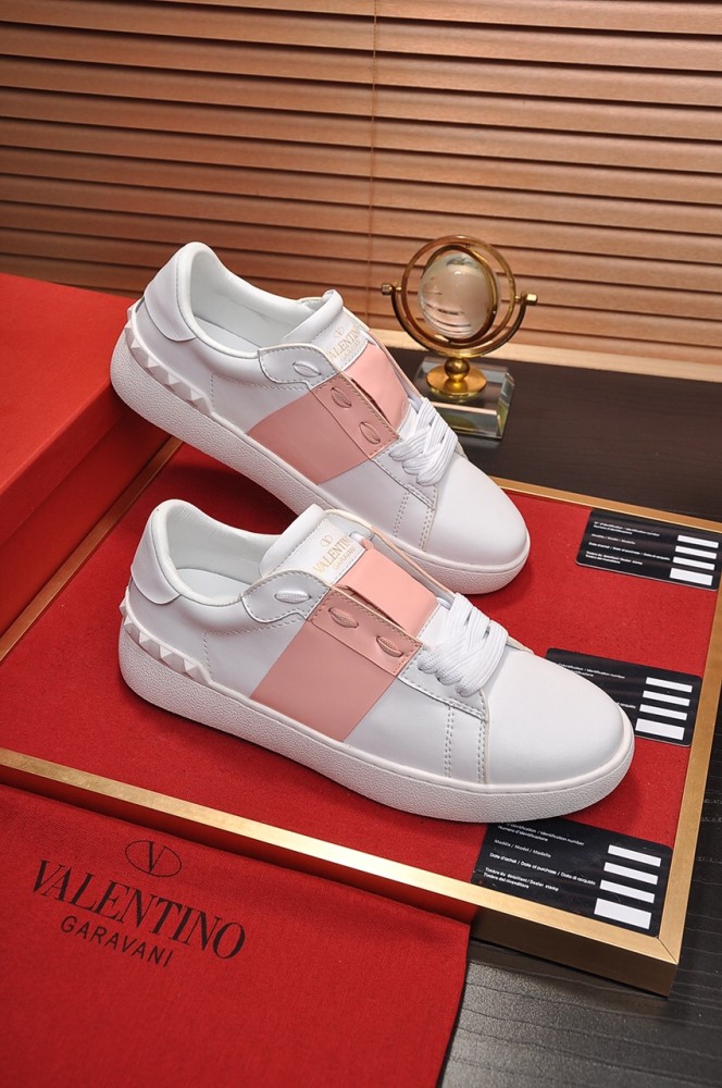 Valentino Garavani Rockstud Untitled calfskin sneaker 30