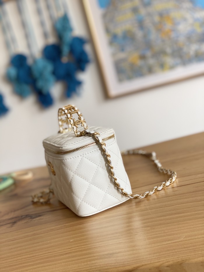 Handbag Chanel 81195 size 16 9.5 8 cm