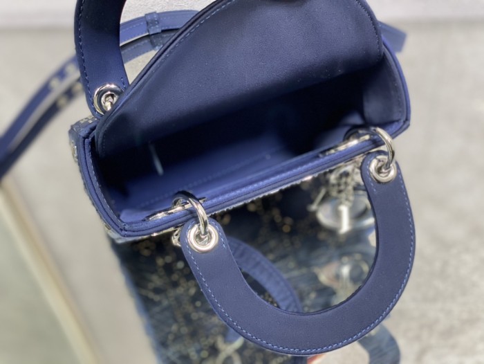 Handbag Dior size 17 cm