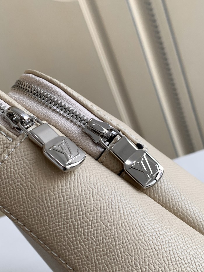 Handbag Louis Vuitton M30803 size 20 x 31 x 10 cm