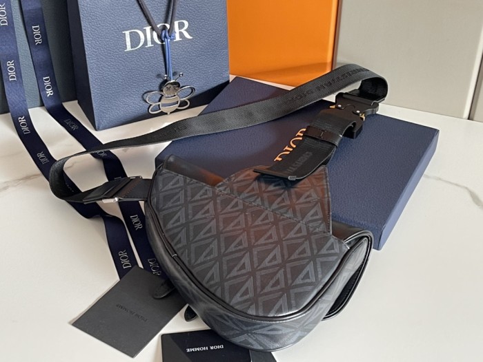 Handbag Dior D93305 size 26-19-4.5 cm