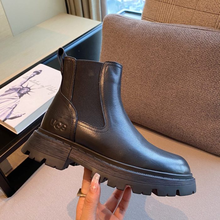 UGG Sneaker 11