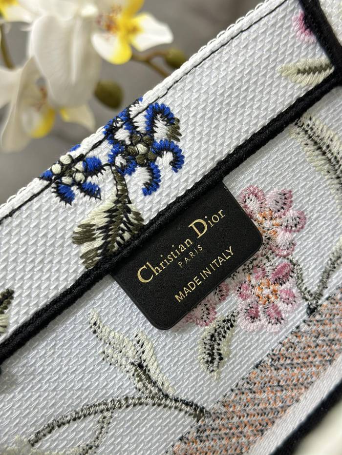 Handbag Dior M1286 size 36 x 27.5 x 16.5 cm