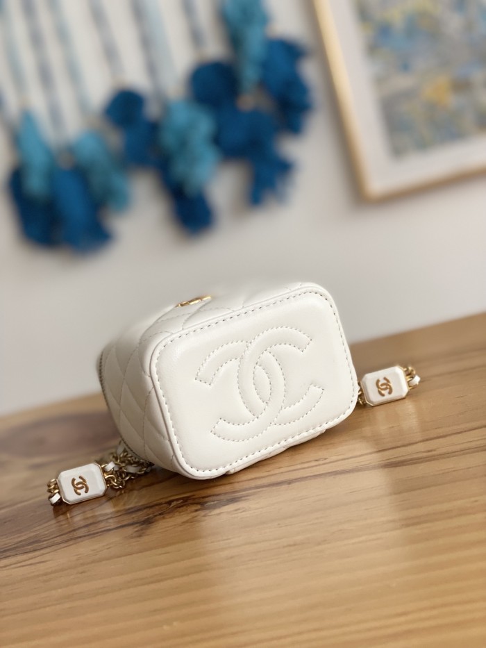 Handbag Chanel 81218 size 11 8.5 7 cm