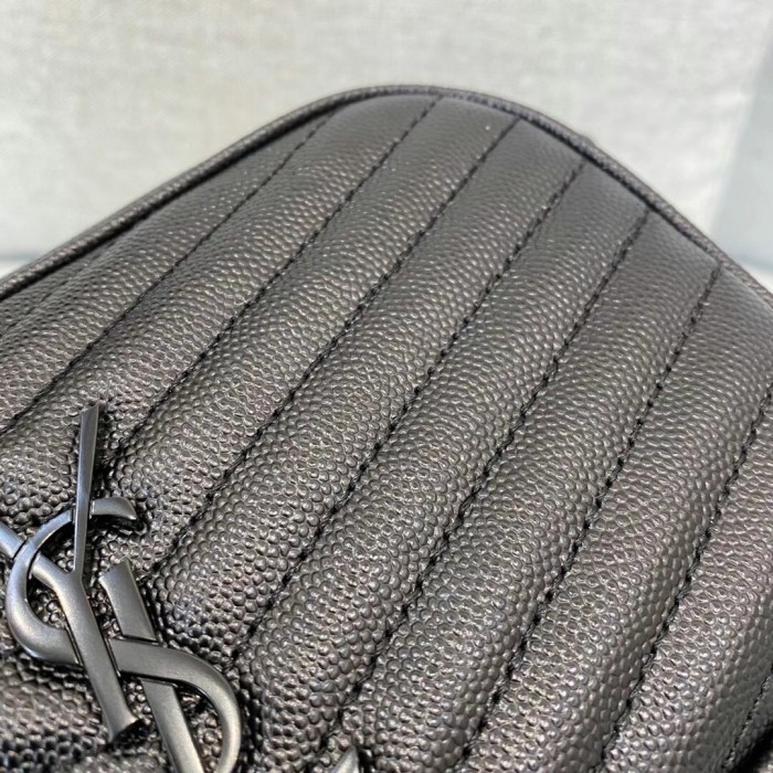 Handbags SAINT LAURENT 585040 size 19-11-5 cm