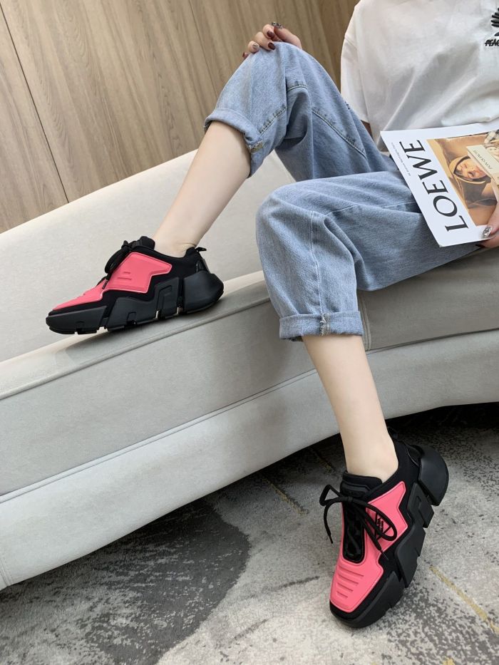 Prada Low Top sneaker 40