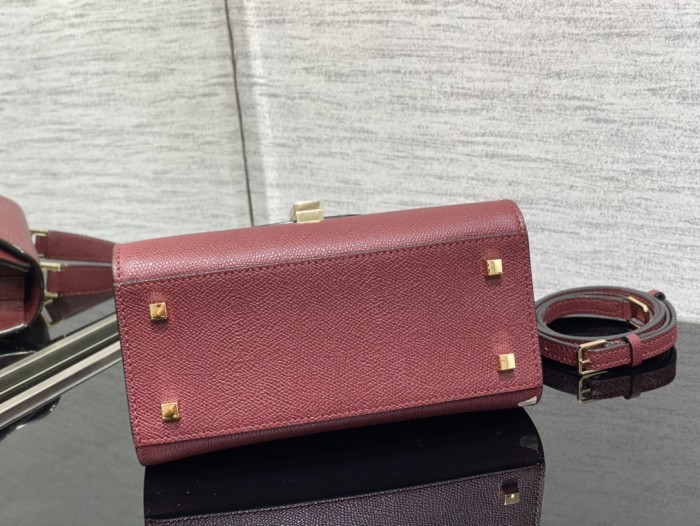 Handbag VALEXTRA size 𝟐𝟐*𝟏𝟔'𝟓*𝟏𝟐 𝐂𝐦