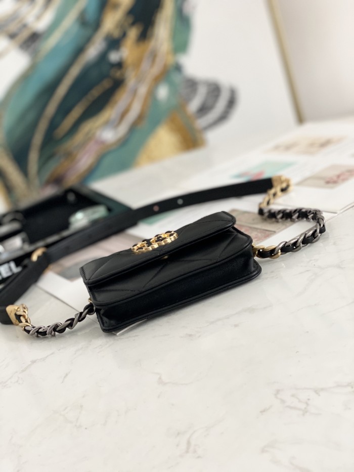 Handbag Chanel 81166 size 12 8.5 2.5 cm