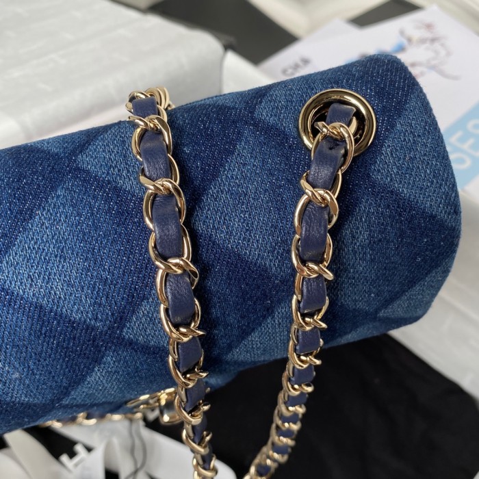 Handbag Chanel size 20 cm