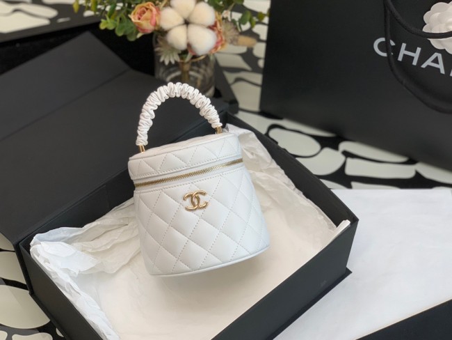 Handbag Chanel 2730 size 13×13×11 cm